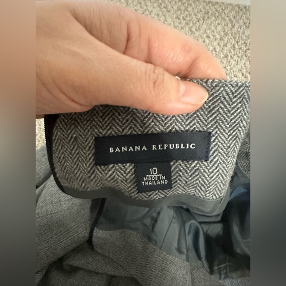 Banana Republic Gray and Black blazer with skirt size 10 - Picture 8 of 11